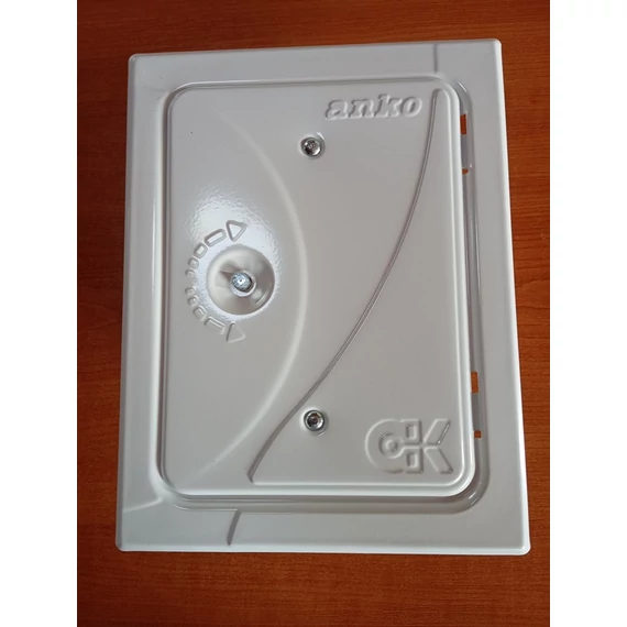 Fehér tisztítóajtó